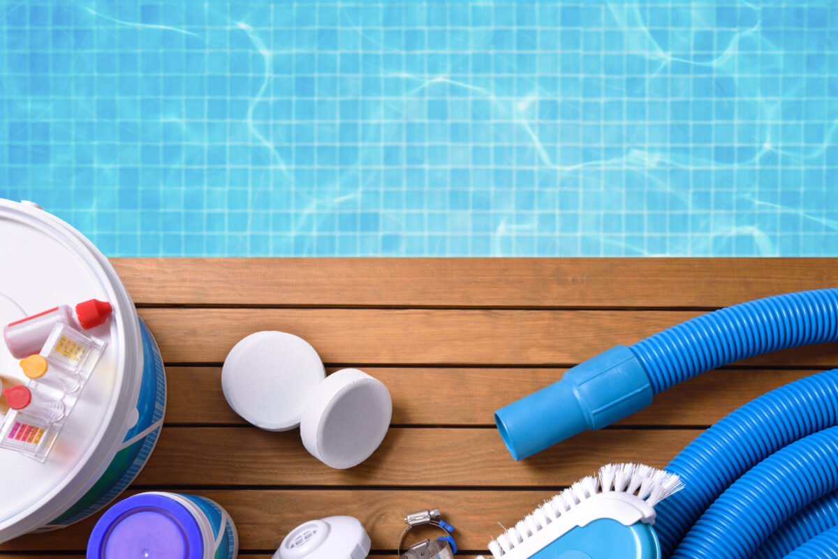 5 Signs You Are Using the Wrong Pool Tile Cleaners