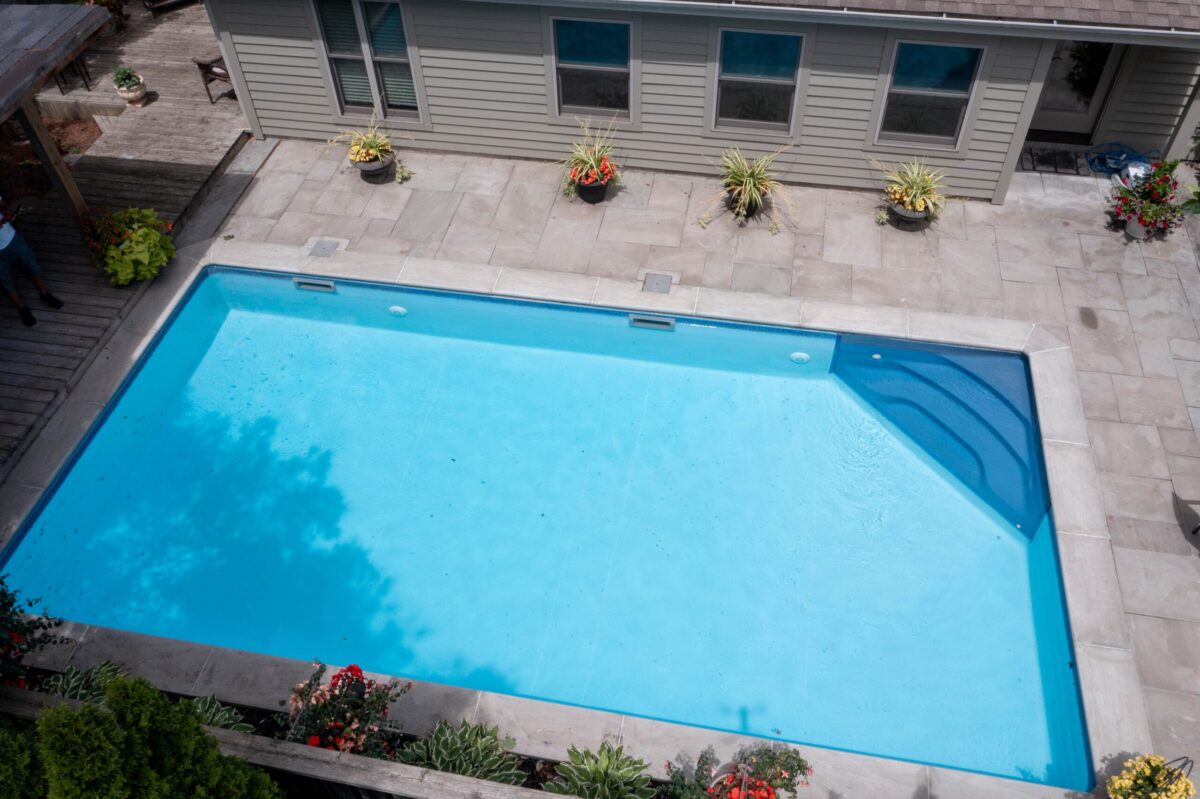 How Pool Tile Cleaning Prevents Murky Water