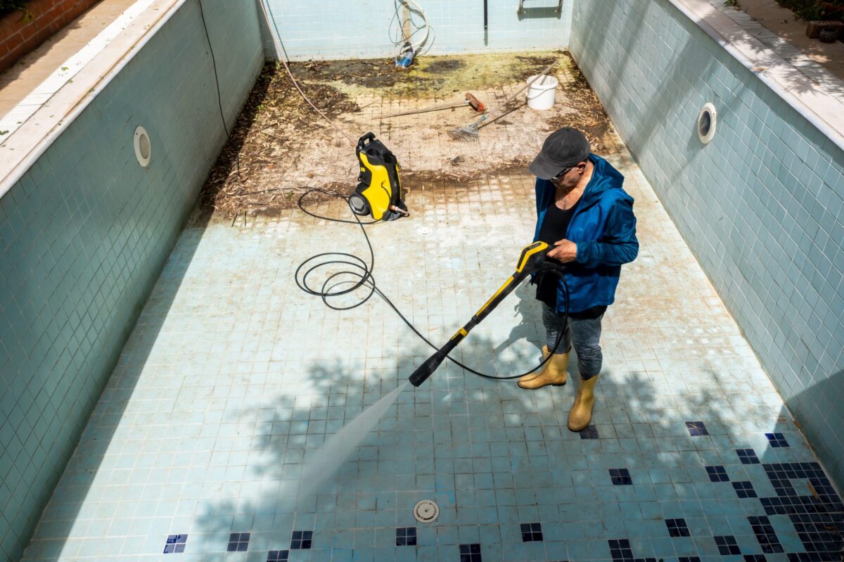 Is Pool Tile Cleaning Different in Winter?