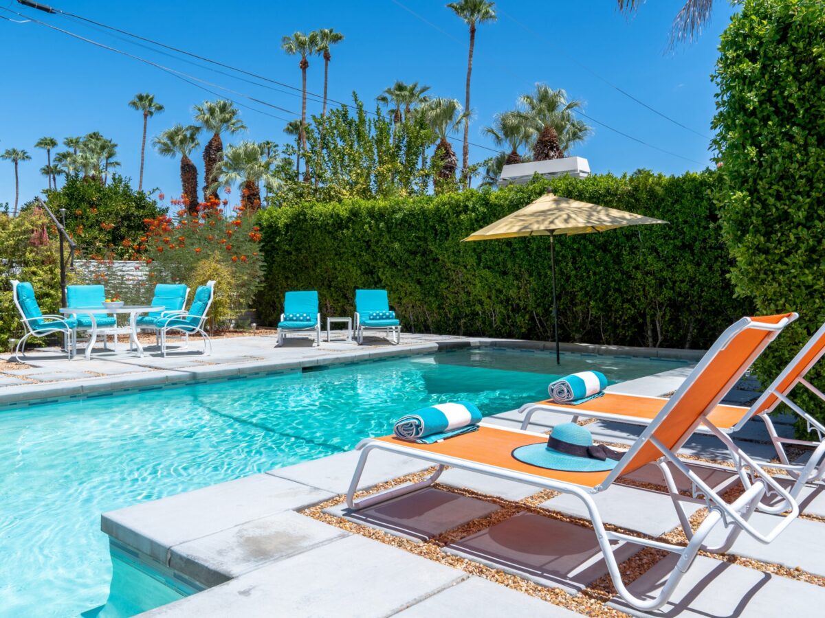 Why Do Some Homeowners Choose Soda Blasting for Pool Surface Cleaning?